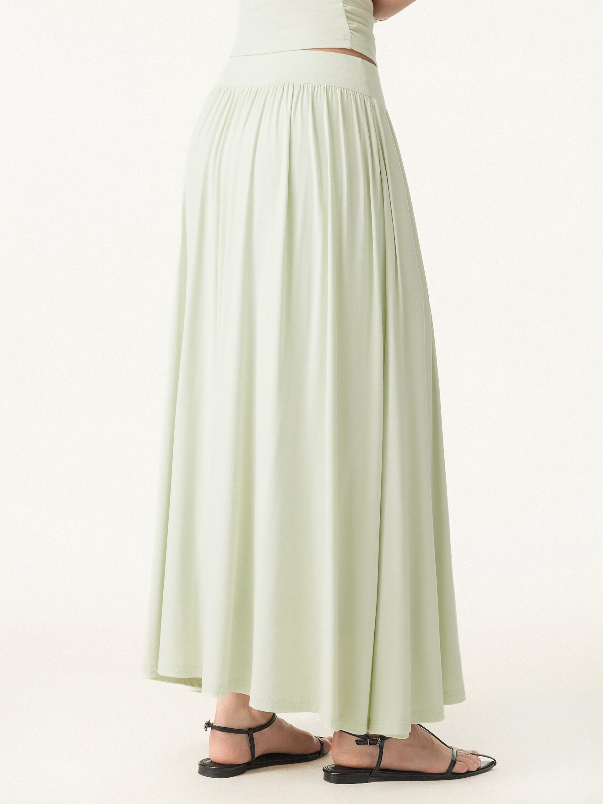 Ultrasofter Tellerrock mit V-förmiger, elastischer Taille und Taschen - Image 9