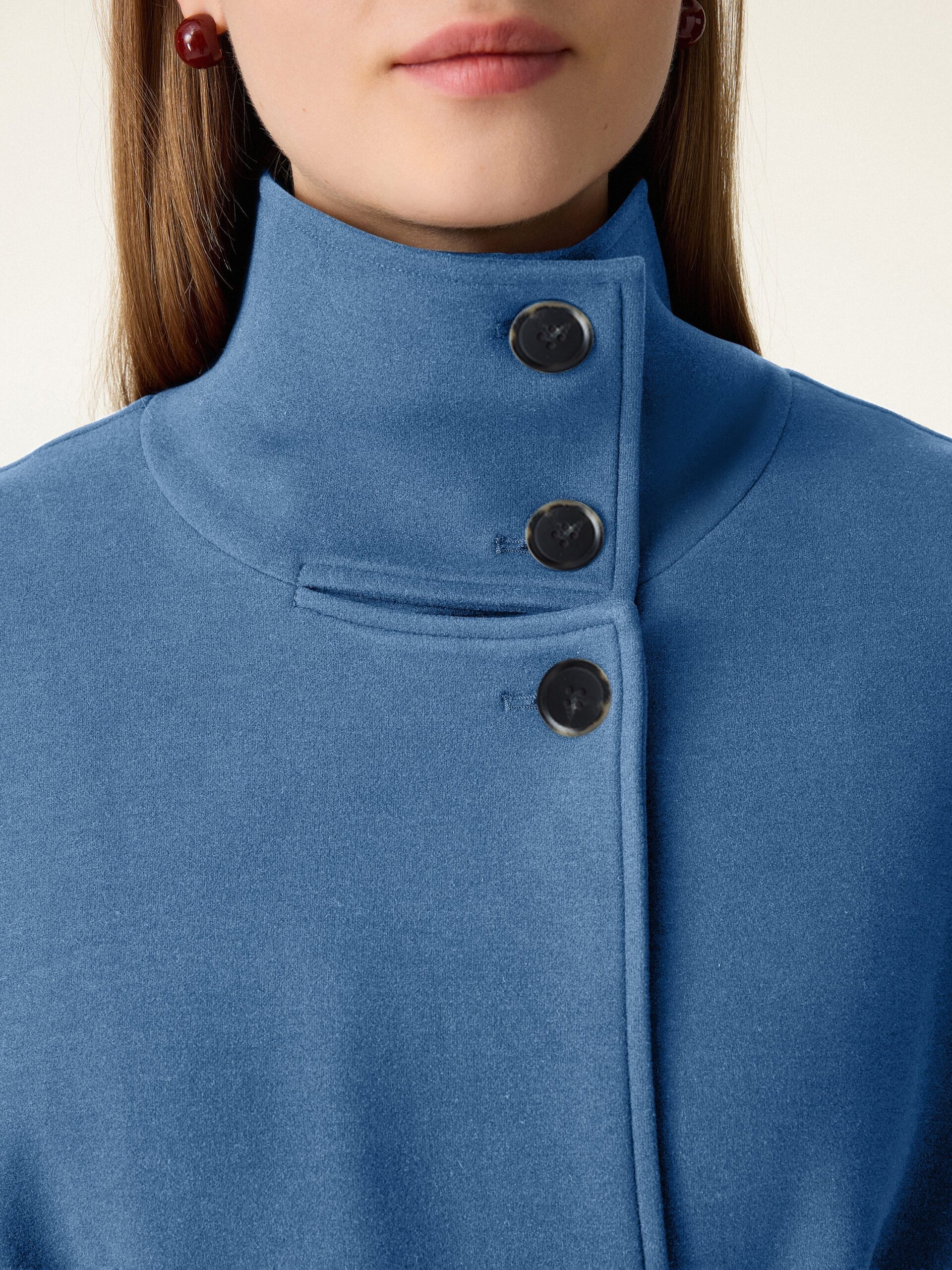 Eleganter Mantel von FuzzLuxe mit Stehkragen und Gürtel - Image 7