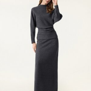 2-teiliges Set bestehend aus einem Oberteil mit Stehkragen und einem A-Linien-Maxirock mit umklappbarem Bund.